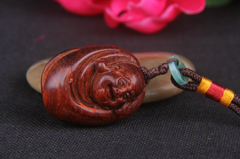 A small leaf rosewood and a hand piece